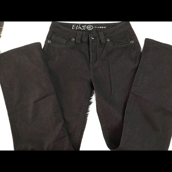 Ladies jeans buy 1 get 1 50% off!!! 🔥🔥🔥🔥 - Picture 1 of 8